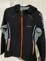 モンベル ウィンドブレーカー M