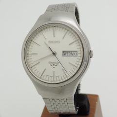 超希少 SEIKO シャリオ ツインクォーツ ベルト一体型 新品電池 - メルカリ