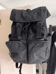 ユニクロ マルチ ポケット バックパック ブラック