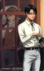 【中古】キャラカード リヴァイ・アッカーマン(窓) オリジナルクリアカード 「進撃の巨人 10 Years Journey POP UP SHOP」 購入特典