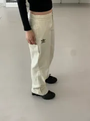 アディダス コーデュロイ ストレート パンツ XS S M