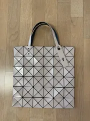 BAO BAO ISSEY MIYAKE バオバオイッセイミヤケ ルーセント トートバッグ ベージュ 出品