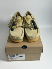 UK7 255 クラークス ワラビー メイプル スウェード 新品