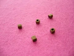 ビーズクラブ ロンデル メタルビーズ 四角 小 金古美 50個 2.5mm ブレスレット ネックレス 金具 金属ビーズ パーツ