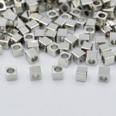 ビーズクラブ ロンデル メタルビーズ 四角 小 銀 50個 2.5mm ブレスレット ネックレス 金具 金属ビーズ パーツ