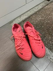 ナイキ FANTOM ピンク サッカーシューズ