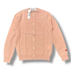 参考上代31350円 未使用 PLAY COMME des GARCONS Unisex Round Neck Cardigan With Small Emblem カーディガン ニット セーター プレイコムデギャルソン AX-N091-051 ピンク系 Mのサムネイル