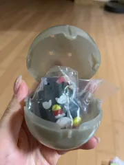 サンリオ 너무 많이 먹어서 가챠(バッドばつ丸)