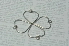 ピアス チャーム ハート シルバー 10個 39mm メタルパーツ ひねり スティック ピアス金具 イヤリング ビーズクラブ