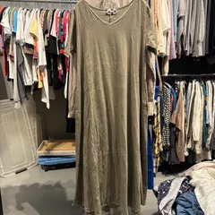 【東あずま店 併売品】 アンティカ　antiqua　無地　one-piece　ワンピース　カーキ　半袖　お呼ばれ　デート　オフィスカジュアル　食事会　可愛い　お出かけ　上品