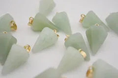 ビーズクラブ グリーンアベンチュリン ペンダントトップ 角錐 金 天然石 金具付 22mm 1個 パワーストーン