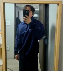 TRILLION デニム KARA スウェット ダークネイビー 新品 M サイズ (着用画像)