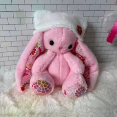 帽子をかぶったピンクのたれ耳うさちゃん☆和柄の耳と足がかわいい ※ハンドメイド