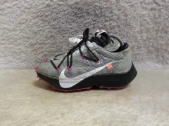 235 オフホワイト x ヴェイパー ストリート ピンク スニーカー 中古 靴