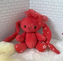和柄の耳と足がかわいい真っ赤なたれ耳うさちゃん ※ハンドメイド