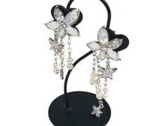 美品　スワロフスキー　SWAROVSKI　フラワー／花　フェイクパール　クリスタル　スイング　イヤリング　ホワイト×シルバーカラー　送料無料