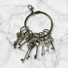 アンティークキーリング　一点物  アンティーク調 時計  バッグチャーム メンズ レディース　ギア　ヴィンテージ風　レトロ　アクセサリー　ハンドメイド　メタルパーツ　男前　ベルトキーホルダー　ベルトフック