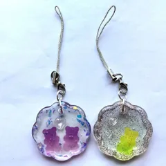ハンドメイド    レジン製キーホルダー    クマ＆ホログラム入り