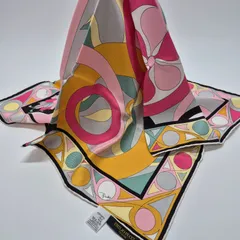 【未使用に近い】超美品！EMILIO PUCCI レディーススカーフ スモールサイズ シルク100% MADE IN ITALYのサムネイル
