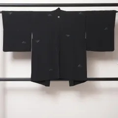 黒羽織 袷 身丈81cm 裄丈63cm 正絹 Sランク 一つ紋（五三桐） セミフォーマル Sサイズ 漆糸 紐あり 波頭 上品 格調高い 黒系 RP 1233-06091