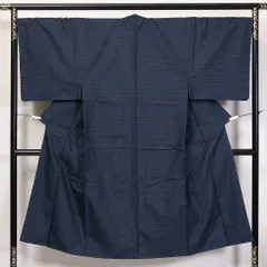 男着物 大島紬 袷 身丈142cm 裄丈69cm 正絹 Sランク インフォーマル 棒衿 Mサイズ しつけ糸 亀甲 シック 落ち着き 青系 RP 1224-06237