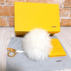 FENDI ファーチャーム ポンポン バイカラー - メルカリ