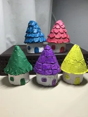 モルタル造形　オブジェ　とんがり屋根の家　嵐　カラー