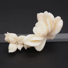 V227 珊瑚 サンゴ 帯留め 彫刻 花 葉っぱ シルバーカラー デザイン 和装小物 3月誕生石