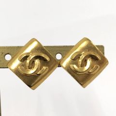 CHANEL ココマーク キューブ ピアス ゴールド - メルカリ
