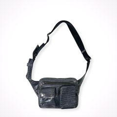 美品✨️EPOCA UOMOボディバッグ多機能ポケットレザー 白 y2k - メルカリ