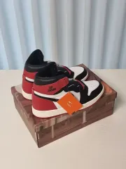 (新品)NIKE ジョーダン1 レトロ ハイ OG ブレッド