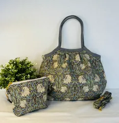 【裁縫ストア・ボヌール】大人かわいい　ウィリアムモリス　 ベストオブモリス   ピンパーネル ブラウン 　トートバッグ　グラニーバッグ　ポーチ　ショルダーバッグ　ショルダーストラップ付き  ハンドバッグ　ハンドメイド　再出品A/ №500-823