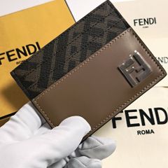新品未使用・ヨーロッパ輸入品】FENDI FFスクエア カードケース レザー 