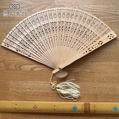 白檀扇 透かし彫り 扇子 木箱入り - メルカリ