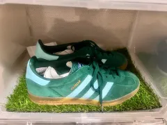 245 レディース スニーカー adidas ガゼル インドア グリーン スニーカー