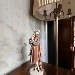 アンティーク　イタリア彫刻家ジュゼッペ・アルマーニによるフィギュリン（陶器人形） アンティーク イタリア彫刻家ジュゼッペ・アルマーニによるフィギュ