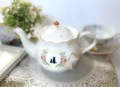 黒猫さんとお花のティーセットのサムネイル