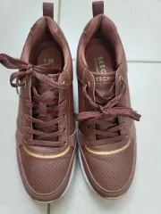 235 SKECHERS スケッチャーズ スニーカー