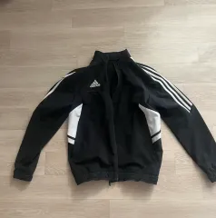 アディダス ウィンドブレーカー