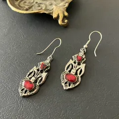 {イギリスVintage} 深紅が揺れるヴィンテージピアス