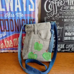 152☆USEDデニムリメイク☆サコッシュ☆スマホショルダーバッグ☆アップルペイント☆ポシェット☆リメイクデニム☆