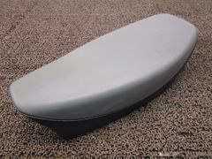 美品 ヤマハ純正 SR500 SR400 純正シート ツートン キャブ ステー付