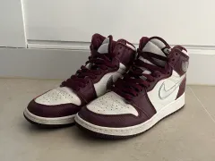 ジョーダン 1 レトロ ハイ OG ボルドー 23.5cm