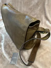 土屋鞄ワンショルダーバッグ ワンショルダーバッククロスボディバッグクロスボディバック襷掛けバッグたすき掛けバッグ斜め掛けバッグ肩掛けバッグ鞄カバンかばんブラウン茶色レザー本革牛革冊子日本製国産国内製メイドインジャパンユニセックス男女兼用メンズmen男性用紳士のサムネイル