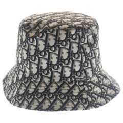 極美品⭐︎ ヴァレンチノガラバーニ バケットハット ロゴ - メルカリ