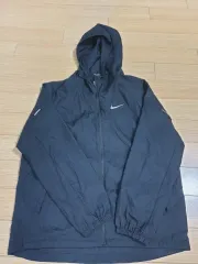 ナイキ ランニング ウィンドブレーカー