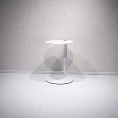 展示品■イタリア■カリガリス■テンダー■サイドテーブル■ホワイト■スチール製 展示品□イタリア□カリガリス□テンダー□サイドテーブル□ホワイト