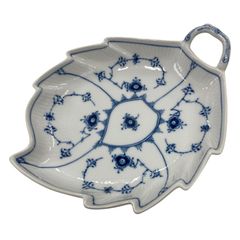 Royal Copenhagen ブルーフルーテッド リーフプレート - メルカリ