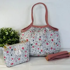 【裁縫ストア・ボヌール】大人かわいい　英国風　ブロード アンティークローズの鳥更紗柄レッドローズ   トートバッグ　グラニーバッグ　ポーチ　ショルダーバッグ　ショルダーストラップ付き  ハンドメイド/ №500-825