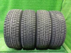 ① バリ山 グッドイヤー アイスナビ 205/65r16 ヤリスクロス セレナ